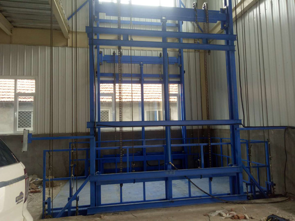 導(dǎo)軌式升降機 導(dǎo)軌式升降機